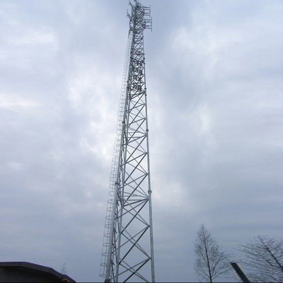 Torre di acciaio galvanizzato a braccio singolo per trasmissione di telecomunicazioni