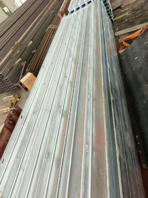 Metallo resistente alle intemperie Galvanizzato I Beam Ritenere Muro Sleeper Post