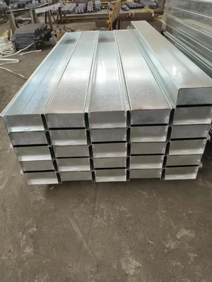 Sistema di supporto per pareti di piastre metalliche a caldo