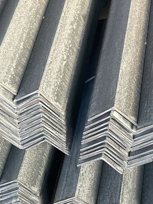 L'angolo in acciaio galvanizzato è un elemento essenziale per progetti di costruzione forti e sicuri