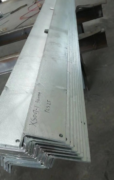 Acciaio ad angolo galvanizzato ideale per progetti di costruzione con eccellente durata e resistenza alla ruggine