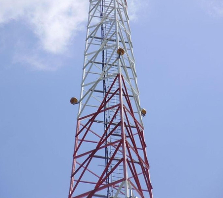 Torre di comunicazione in acciaio angolare triangolare zincato a caldo per comunicazioni 5G, adatta per reti mobili e trasmissione broadcast